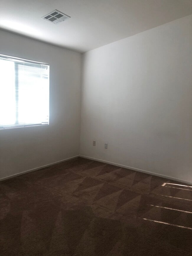 8745 Tomnitz Ave in Las Vegas, NV - Building Photo - Building Photo