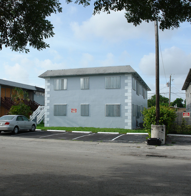 5860 NW 16th Pl in Sunrise, FL - Building Photo - Building Photo