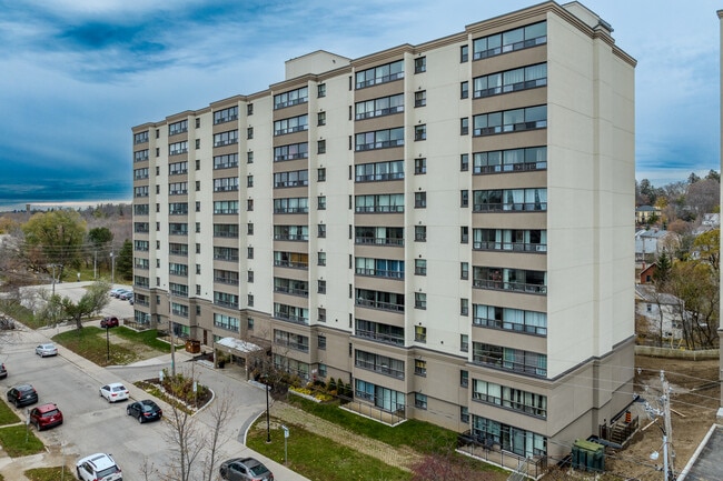 Trafalgar Square in Guelph, ON - Building Photo - Building Photo