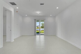 3462 Cedar Grv Dr in Fort Pierce, FL - Foto de edificio - Building Photo