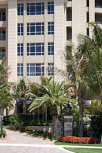 Luxuria in Boca Raton, FL - Foto de edificio - Building Photo