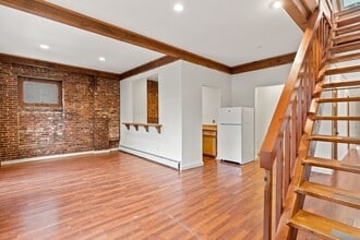 100-102 Main St in Gloucester, MA - Foto de edificio - Building Photo