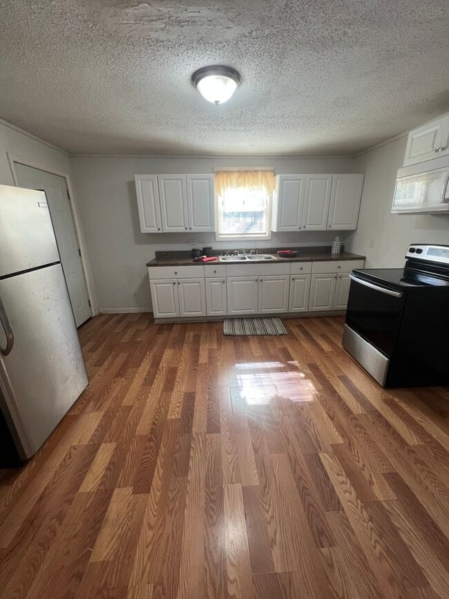 property at 302 N Pryor St