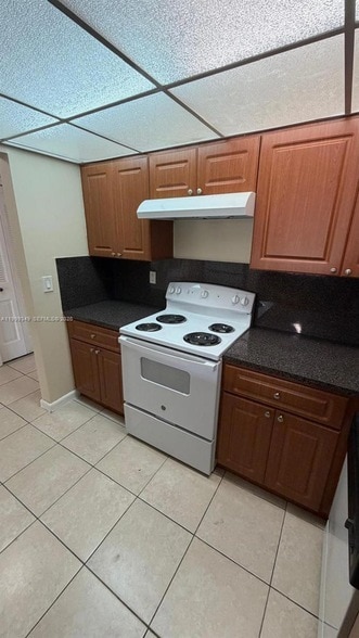 7000 NW 186th St, Unit 4-219 in Hialeah, FL - Building Photo - Building Photo