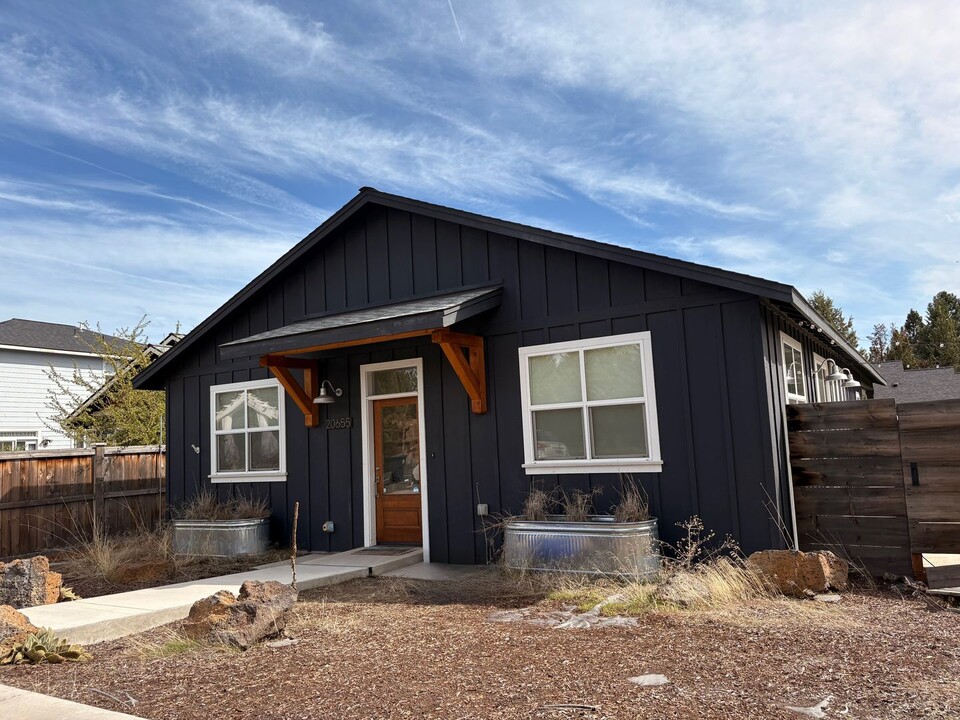 20655 Cooley Rd in Bend, OR - Building Photo