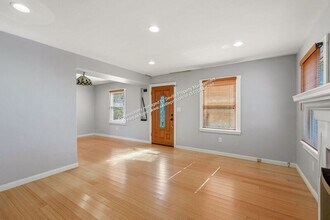 7850 Crest Ave in Oakland, CA - Building Photo - Building Photo