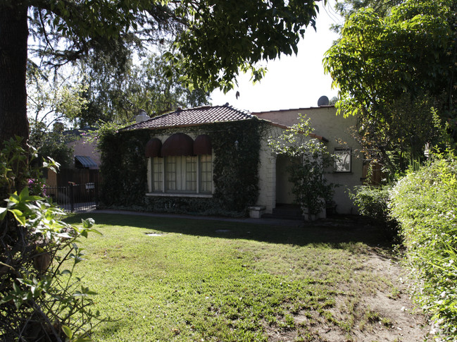 11216 Hortense St in North Hollywood, CA - Building Photo - Building Photo