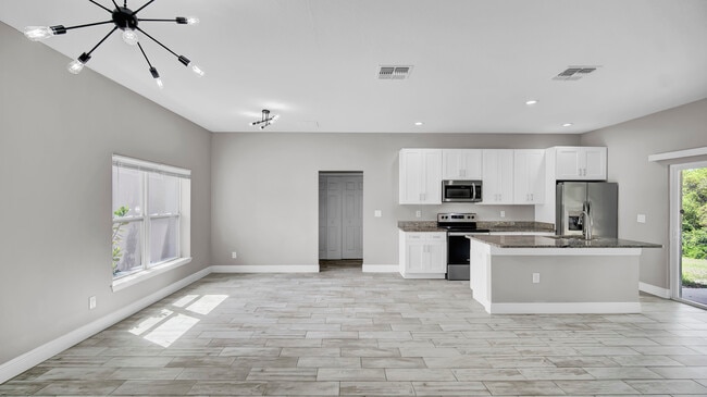1566 April Ave, Unit Studio B in Deltona, FL - Building Photo - Building Photo