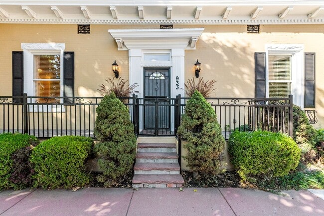 property at 933 E 20th Ave