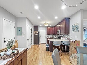6766 N Onarga Ave in Chicago, IL - Building Photo - Building Photo