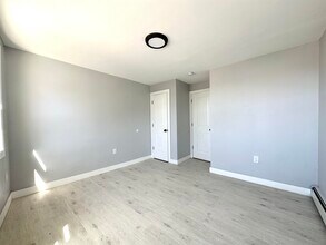 212 Zabriskie St in Jersey City, NJ - Building Photo - Building Photo