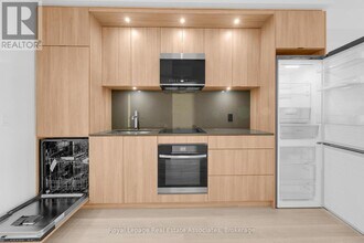 60 Central Park Roadway in Toronto, ON - Building Photo - Building Photo