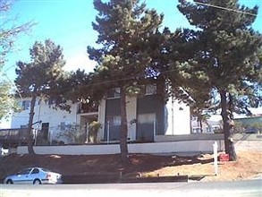 347 Vaqueros Ave in Rodeo, CA - Foto de edificio - Building Photo