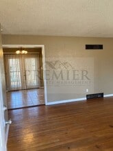 7716 Crisp Ave in Raytown, MO - Foto de edificio - Building Photo