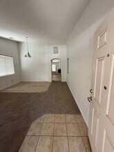 9509 Tahiti Ave in Bakersfield, CA - Building Photo - Building Photo