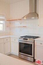 466 1/2 N Gardner St in Los Angeles, CA - Building Photo - Building Photo