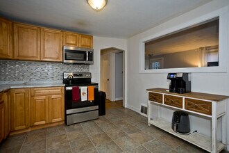 30 Yale St in South Hadley, MA - Building Photo - Building Photo