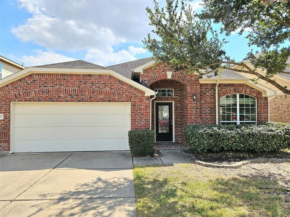 10038 Corvallis Dr in Houston, TX - Building Photo