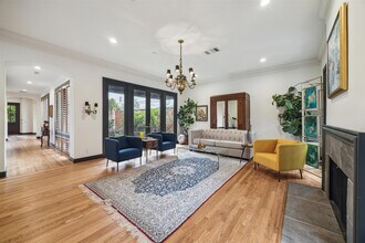 2154 Avalon Pl in Houston, TX - Foto de edificio - Building Photo