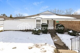 5839 Troy Villa Blvd in Dayton, OH - Building Photo