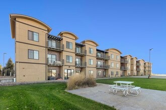 Highlands Ridge Apartments in Pierre, SD - Building Photo - Building Photo