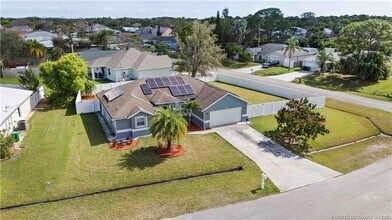 1991 SE Dock St in Port St. Lucie, FL - Building Photo - Building Photo