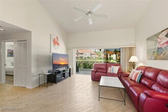 636 Windsor Sq, Unit 102 in Naples, FL - Building Photo - Building Photo