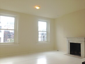 30 E Preston St, Unit B in Baltimore, MD - Foto de edificio - Building Photo