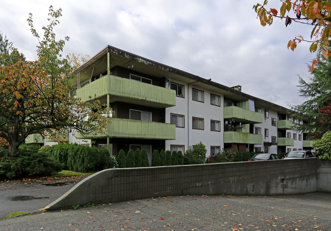 Garibaldi Court in Maple Ridge, BC - Building Photo - Building Photo