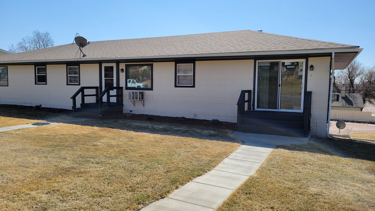 1103 5th St, Unit 1 in Chappell, NE - Building Photo