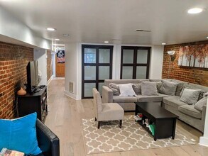 1317 Irving St NW, Unit B in Washington, DC - Building Photo - Building Photo