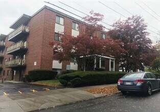 100 Grand View Ave, Unit 4B in Quincy, MA - Foto de edificio - Building Photo