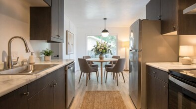 3016 W Roxbury St, Unit Apt B in Springfield, MO - Building Photo - Building Photo