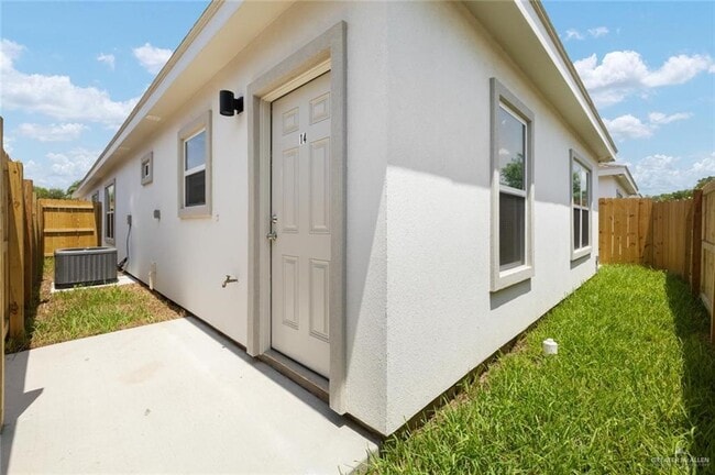 14 S Alamo Rd in Alamo, TX - Building Photo - Building Photo