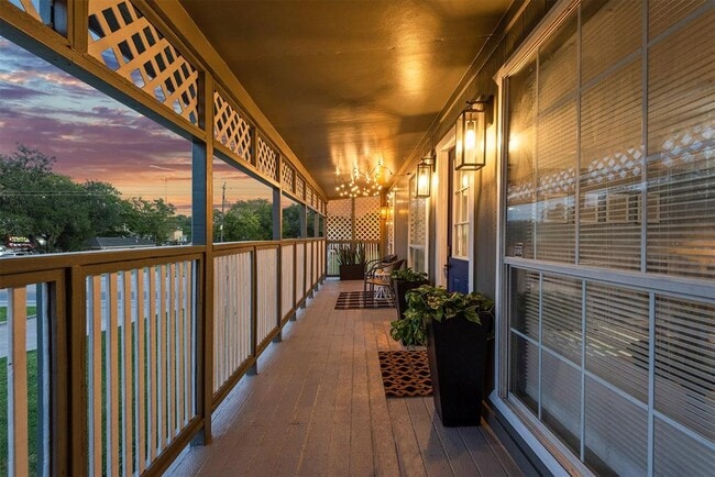 114 Grand Ave in Bacliff, TX - Building Photo - Building Photo