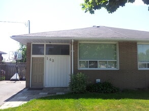 142 Maurice Crt in Newmarket, ON - Building Photo - Building Photo