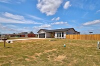 126 Meadow Valley Loop in Jarrell, TX - Building Photo - Building Photo