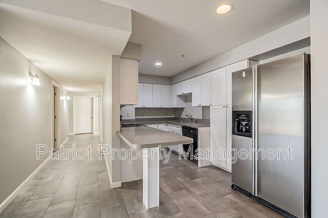 property at 1005 E 8th St