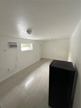 4910 SW 98th Avenue Rd in Miami, FL - Building Photo - Building Photo