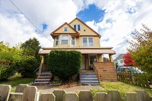 2257 E 80th St in Cleveland, OH - Building Photo