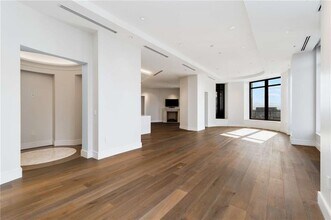 3376 Peachtree Rd NE in Atlanta, GA - Building Photo - Building Photo