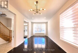 8 Redbud St in Markham, ON - Building Photo - Building Photo