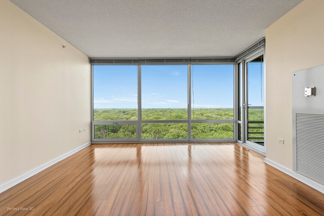 9655 Woods Dr in Skokie, IL - Building Photo