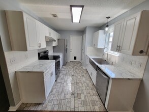 400 Pristine Water Ln in Mary Esther, FL - Building Photo - Building Photo