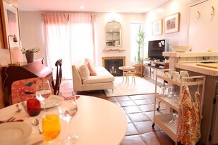 2404 Pacific Ave, Unit Studio B in Los Angeles, CA - Building Photo