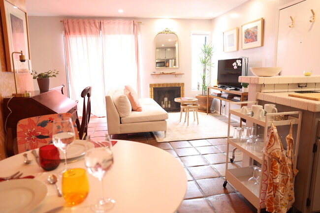 2404 Pacific Ave, Unit Studio B