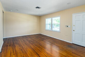 8801 Chimineas Ave in Los Angeles, CA - Building Photo - Building Photo