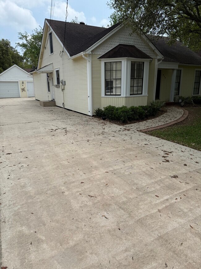 940 Central Dr in Beaumont, TX - Foto de edificio - Building Photo
