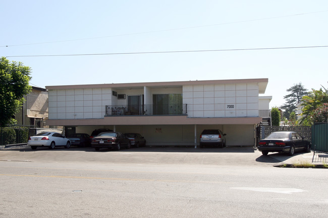 7000 Fulton Ave in North Hollywood, CA - Building Photo - Building Photo