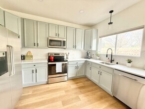 387 Ivory Cir in Aurora, CO - Building Photo - Building Photo